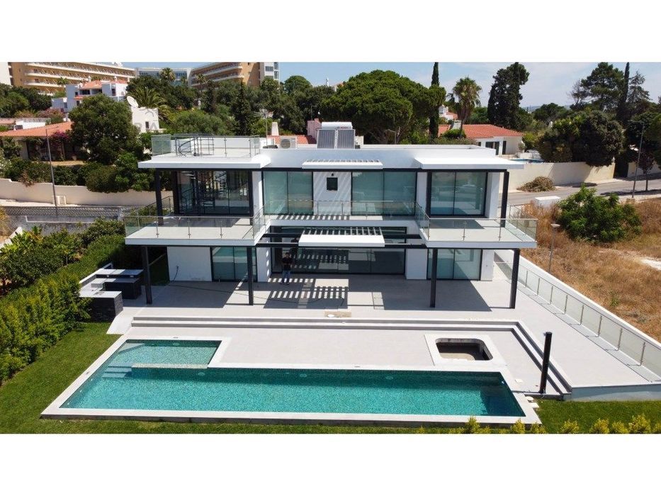 Moradia de Luxo com 4 Quartos e Piscina Privada próxima da Praia Ma...