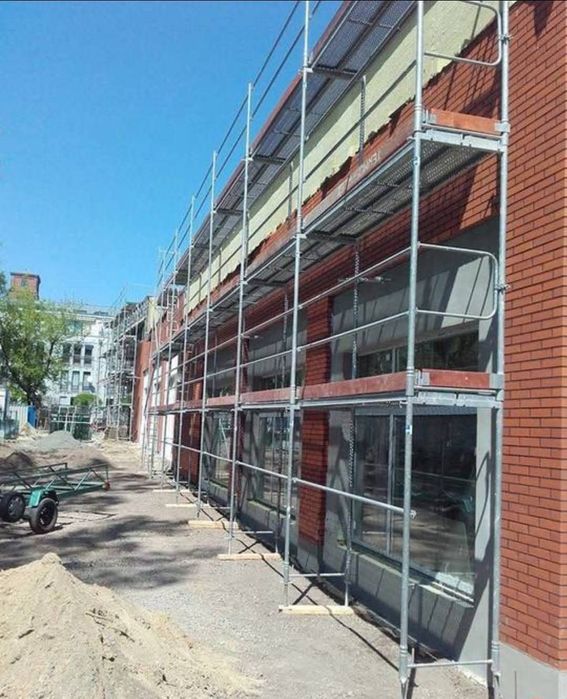 Wynajem Rusztowanie rusztowania elewacyjne typ Plettac budowa remont