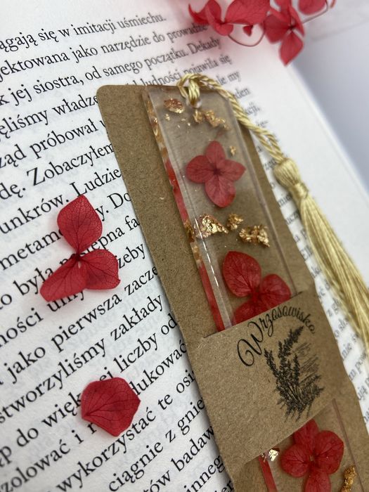 Zakładka do książki z żywicy z hortensjami