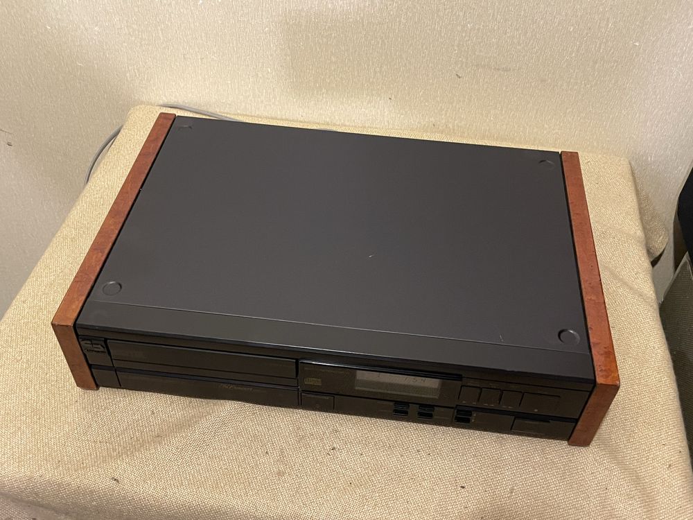 Музыкальный CD-проигрыватель SCHNEIDER CDP-6200 (ЦАП PCM56P)