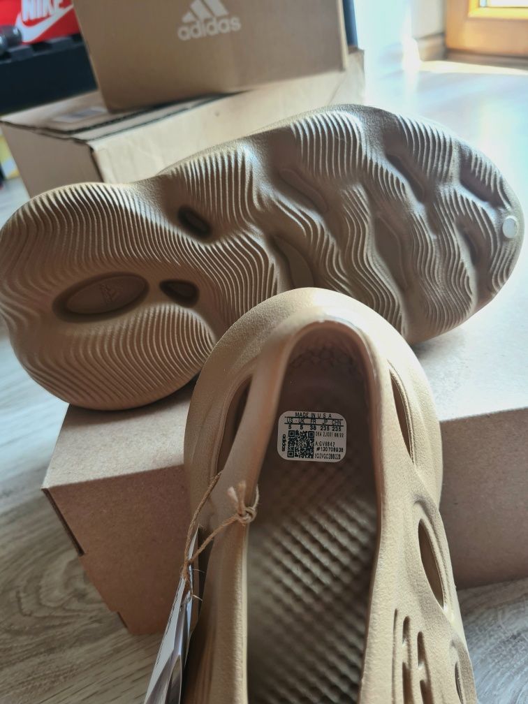 Yeezy Foam Runner Clay Taupe