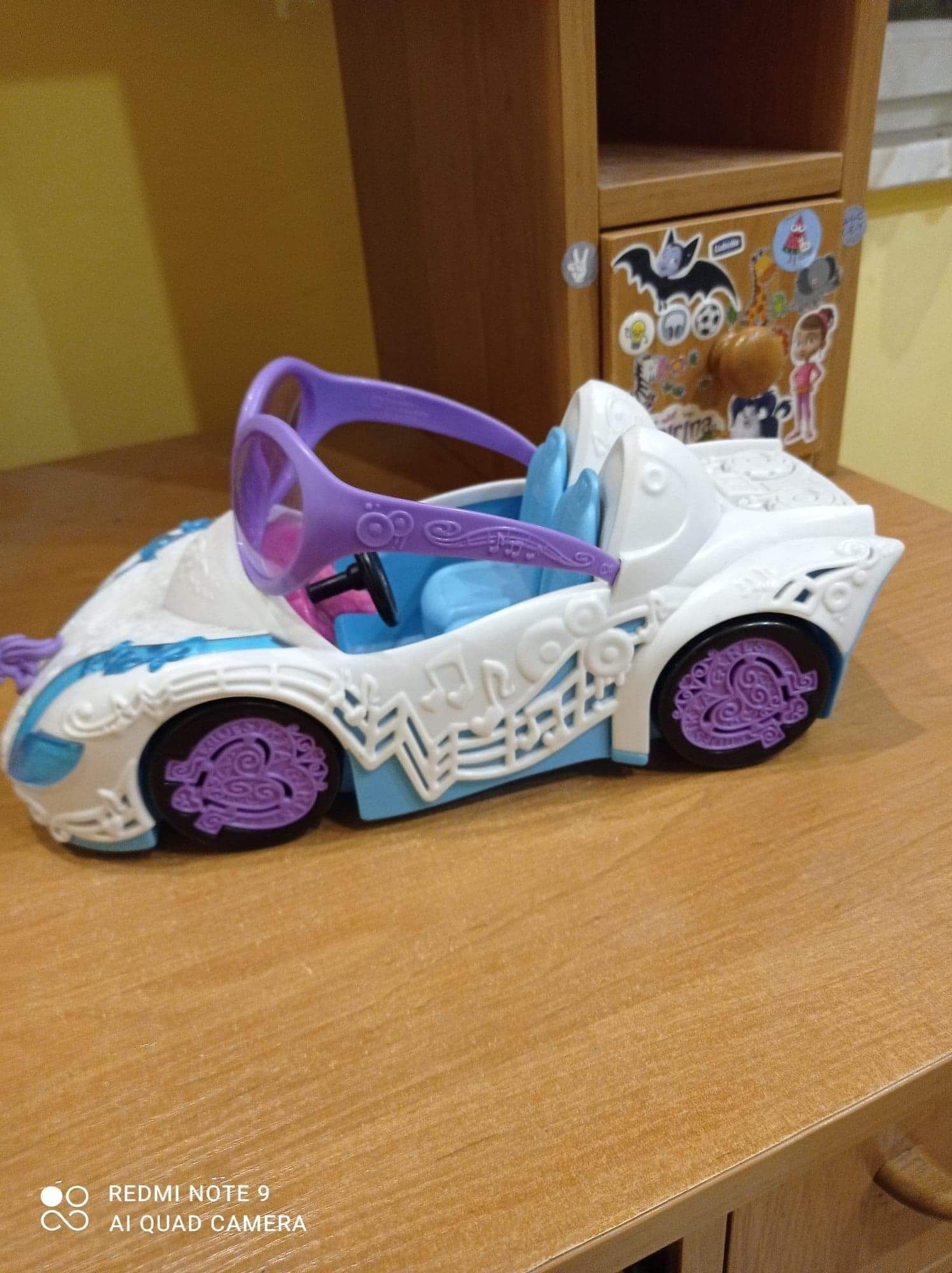 Samochód monster hay