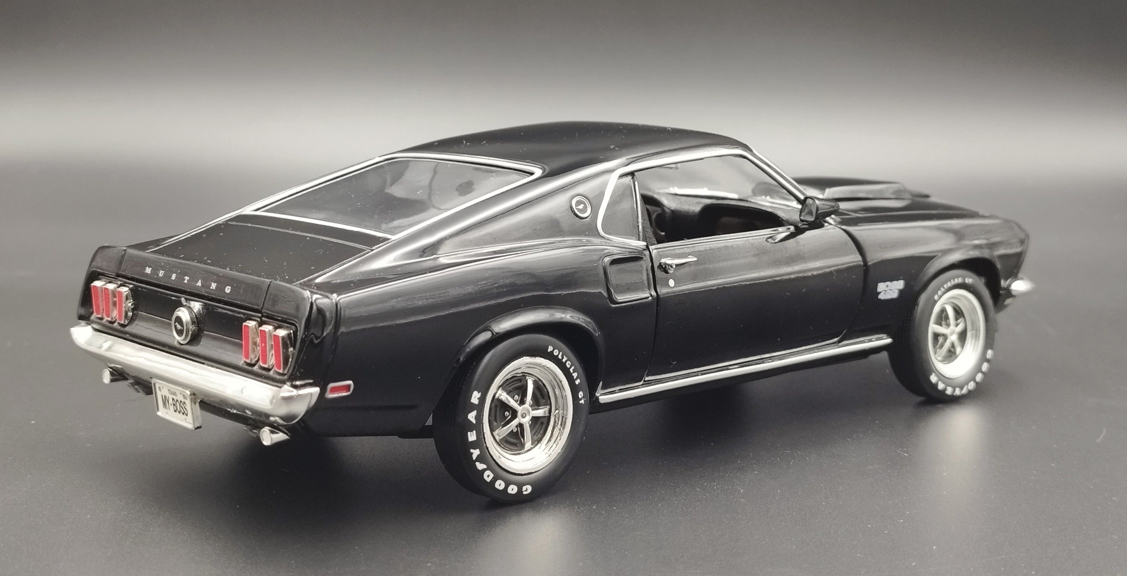 1:18 Ertl 1969 Ford Mustang Boss 429 model nowy