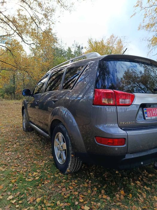 Peugeot 4007 2011 року