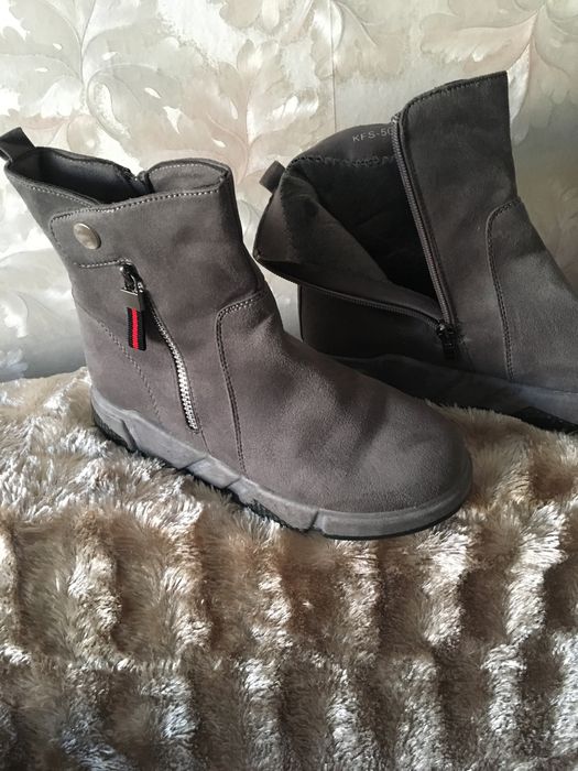 Чобітки жіночі-дівочі