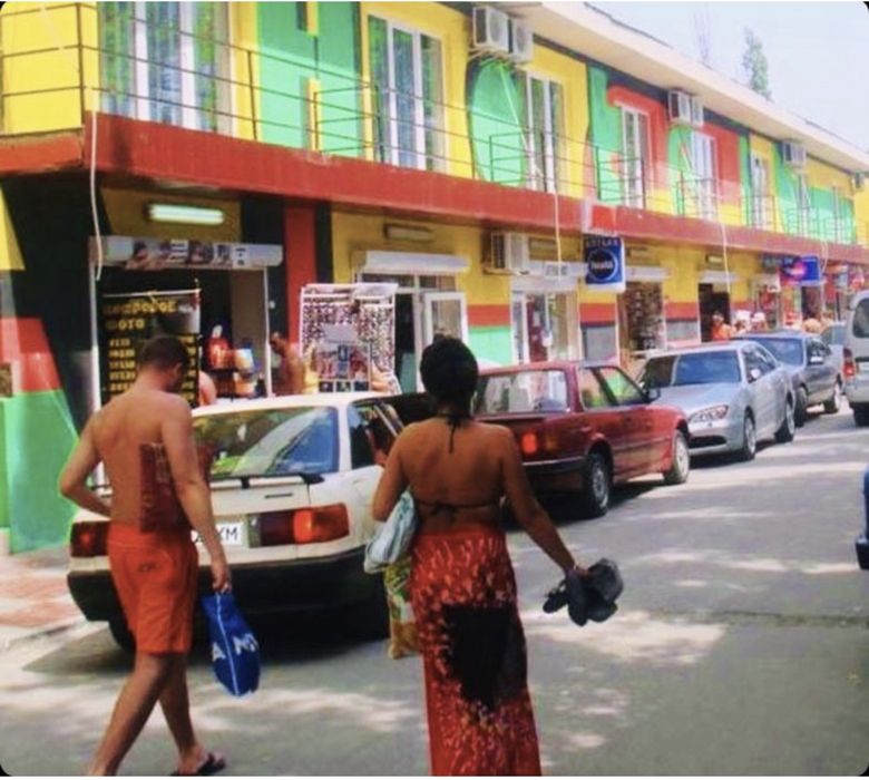 Единственный магазин у клуба Brazil — сердце Коблево, участок.