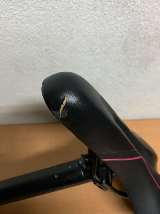 Banco VeAlen bastante confortável e almofadado, com espigão OnOff