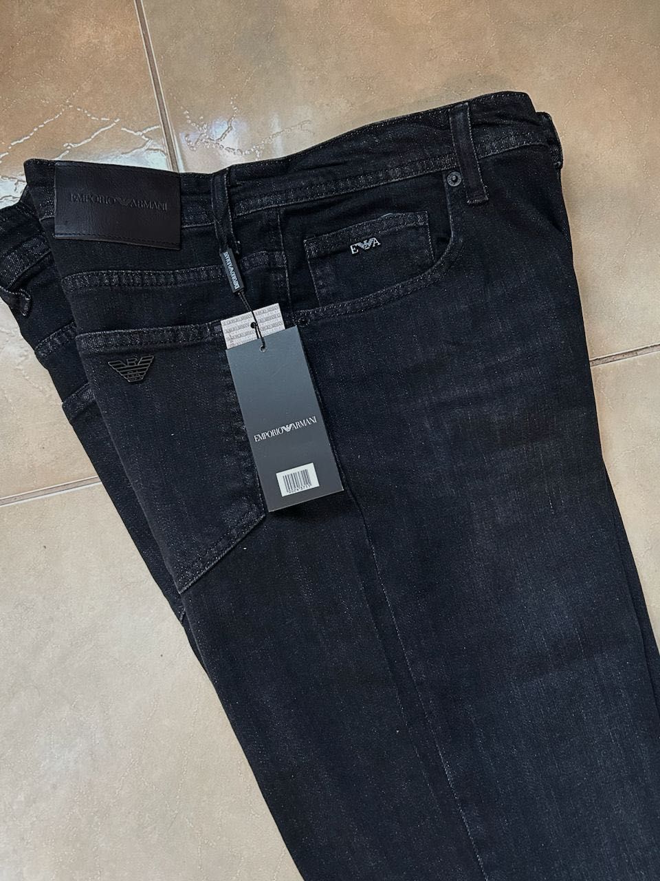 Czarne jeansy Emporio Armani Regular Fit