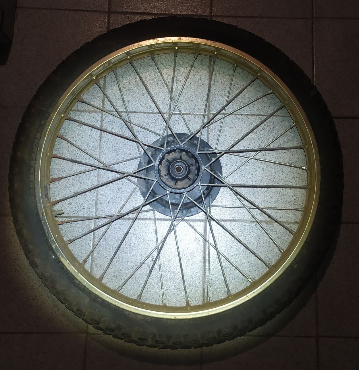Roda 21 para motos vintage com aro Takasago e travão tambor