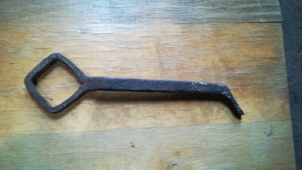 Ключ старинный кованный.