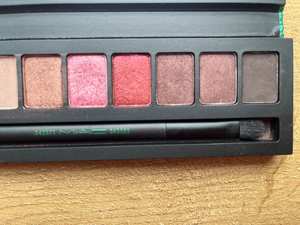 Mac Cosmetics paleta cieni Shiny Pretty Things Eye Party