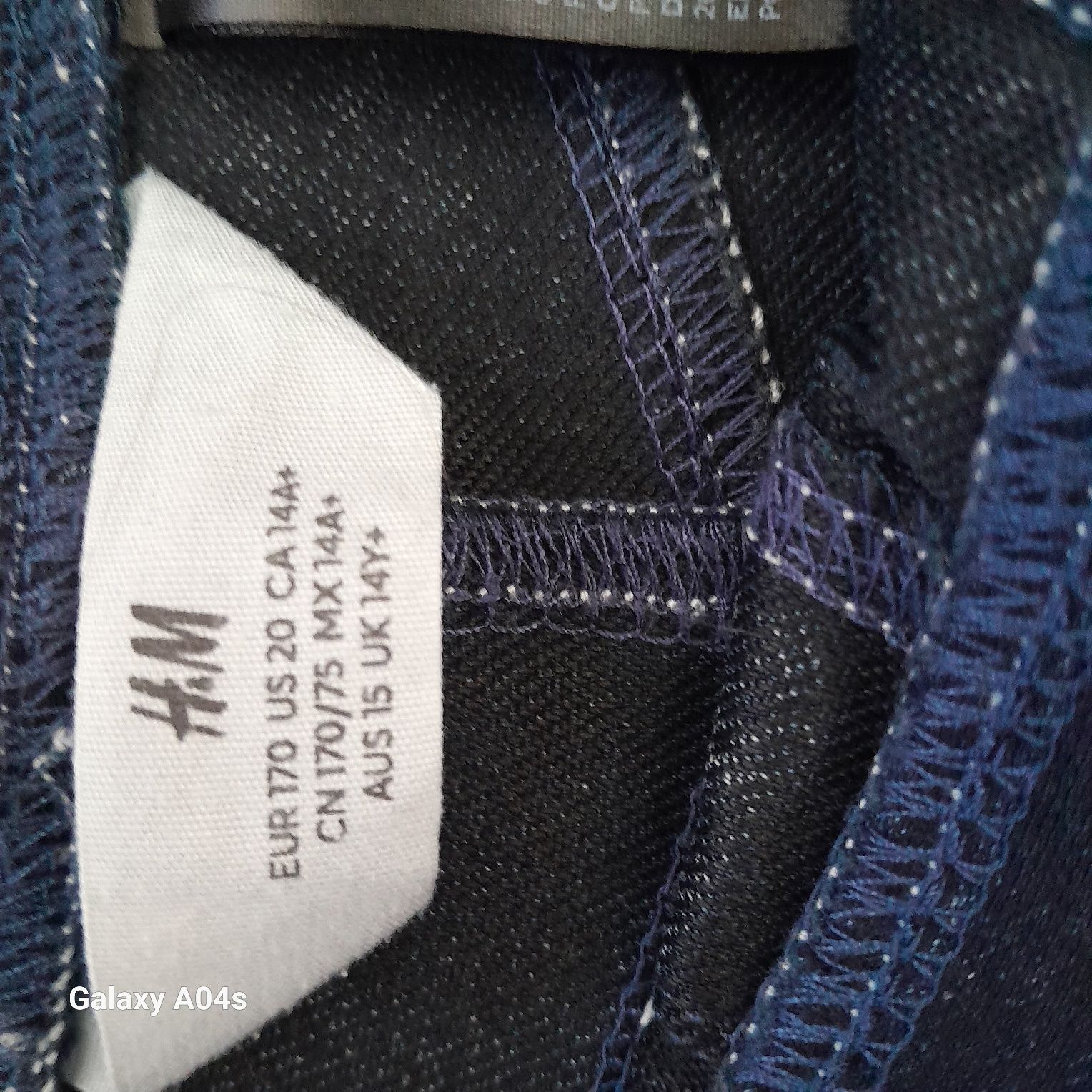 Calças de ganga da marca H & M