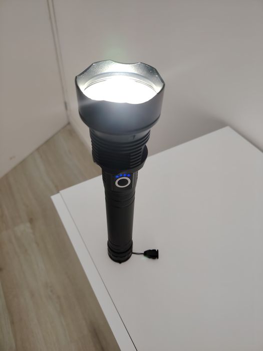 Lanterna LED XHP70.2 Zoom – Alumínio Anodizado, Resistente e Potente