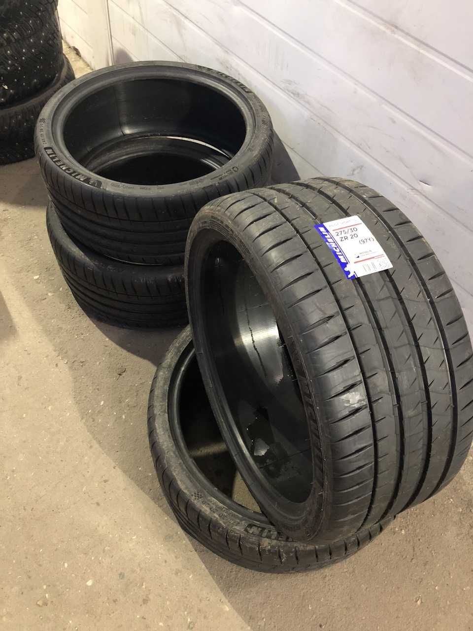 Купити різношорокий комплект шин гуми резини 285/40 R20 + 255/45 R20