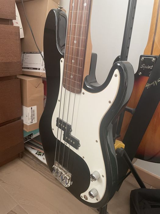 Baixo Fretless Fender Squier Precision