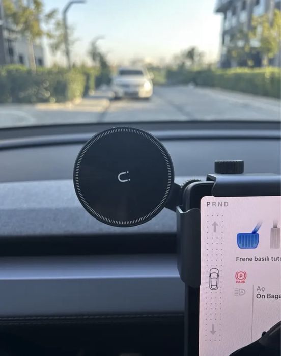 Tesla y , 3 . Тримач для телефону