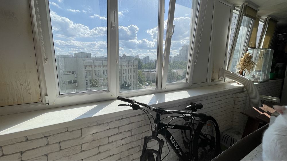 Продам 2к, вул. Кошиця 4, метро Харківська.