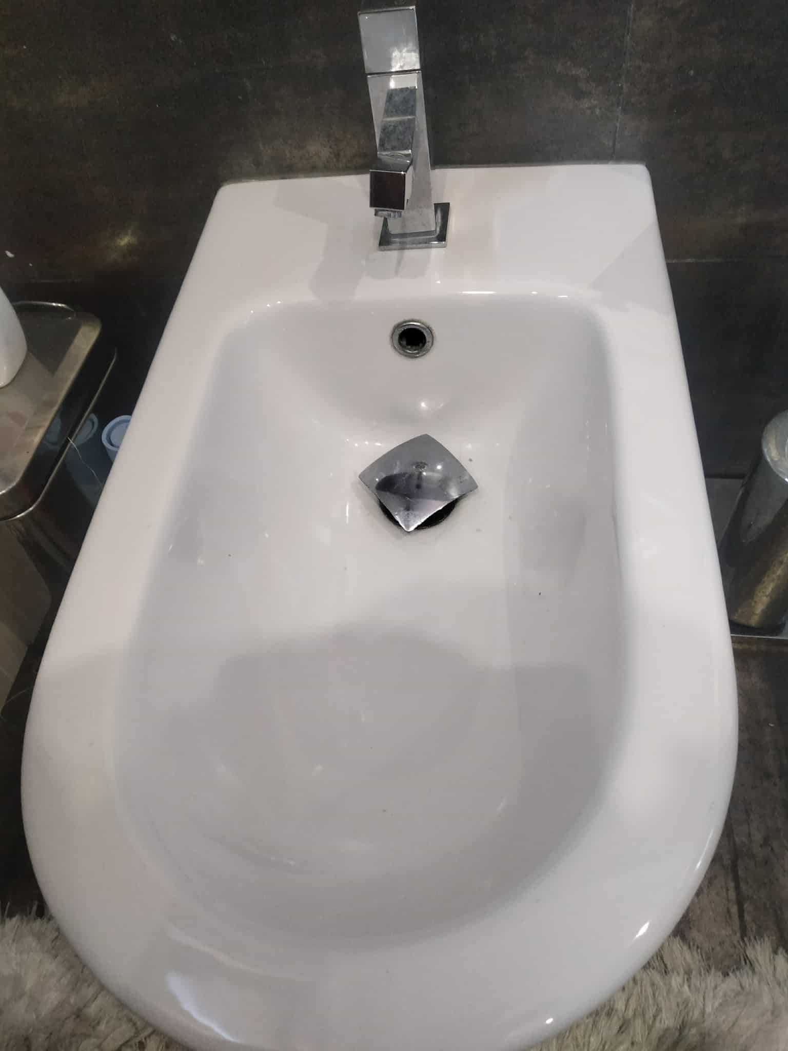 vendo bidé com torneira em bom estado