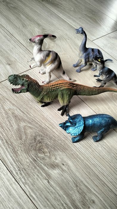 Dinozaury figurki