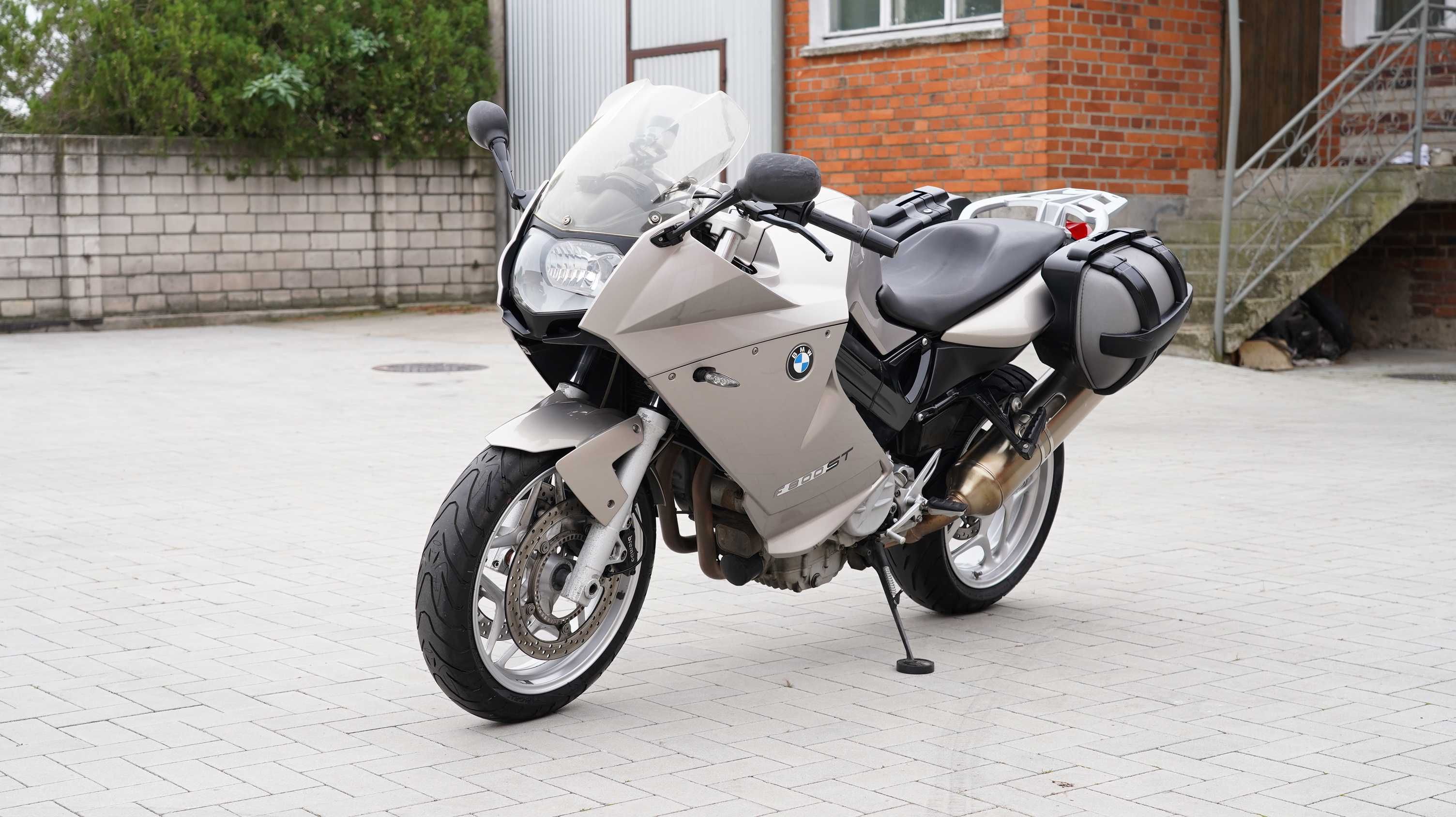 bmw F 800 ST  --- 09r  -- ABS  -- kufry  -- f800st