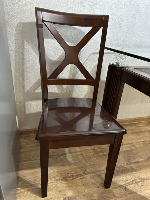 Кухонний стіл зі стільцями