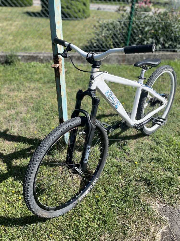 Rower dirt dartmoor mtb stunt dirt