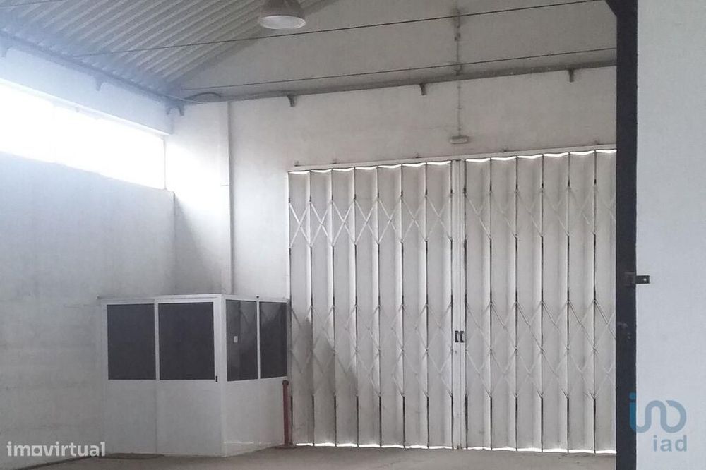 Comércio diverso em Constantim e Vale de Nogueiras de 925,00 m2