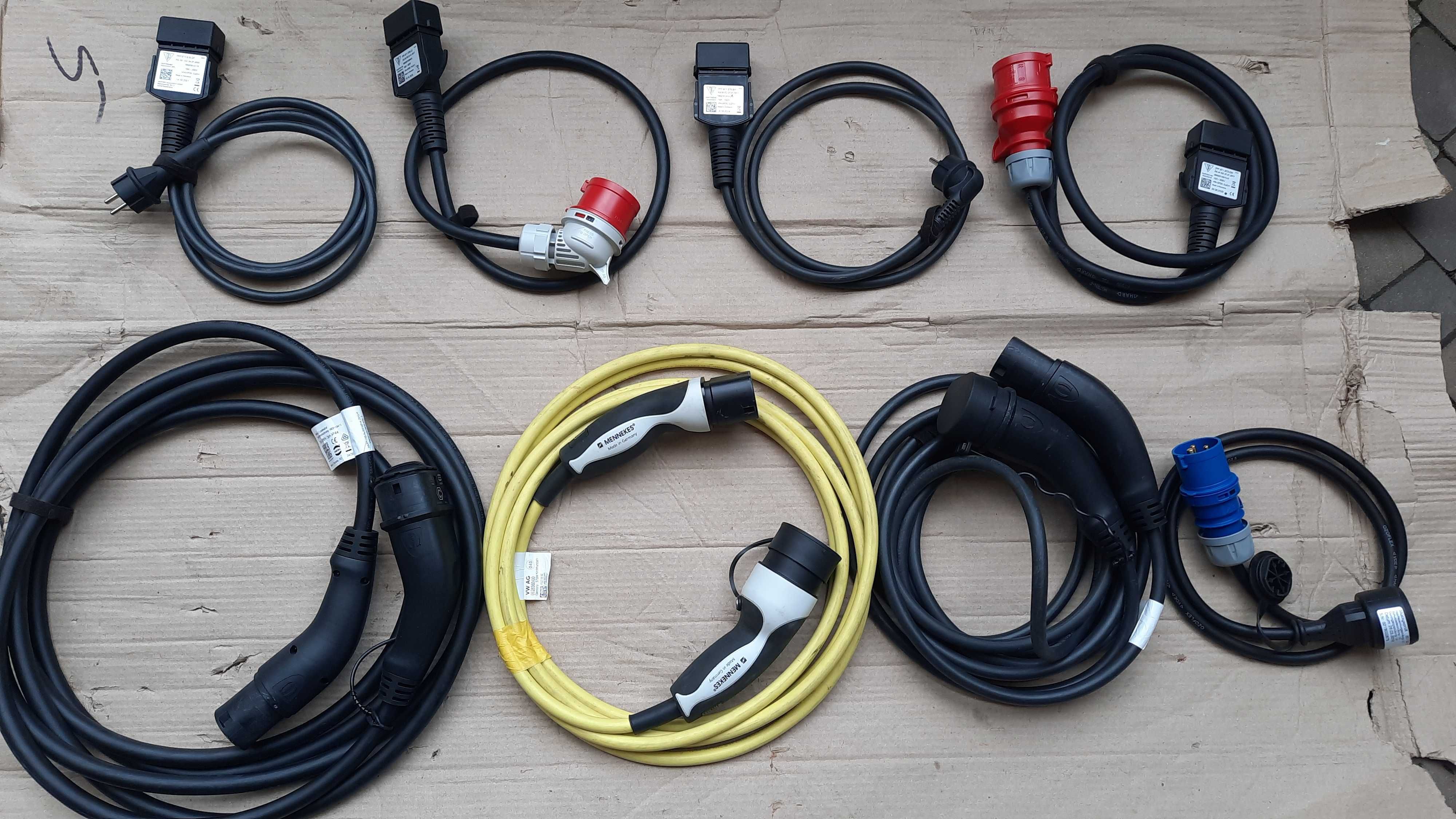 Зарядні пристрої кабеля перехідники для електромобілів Mennekes type2