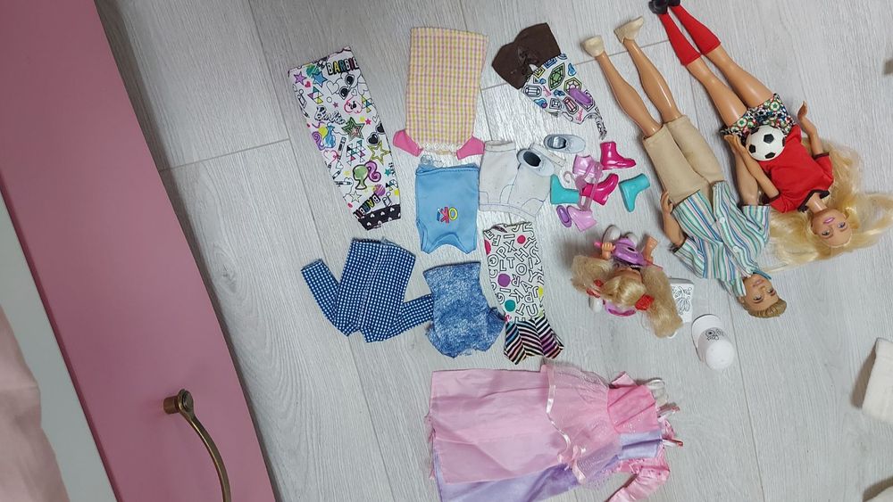 Барбі ,Кен ляльки ,пупси