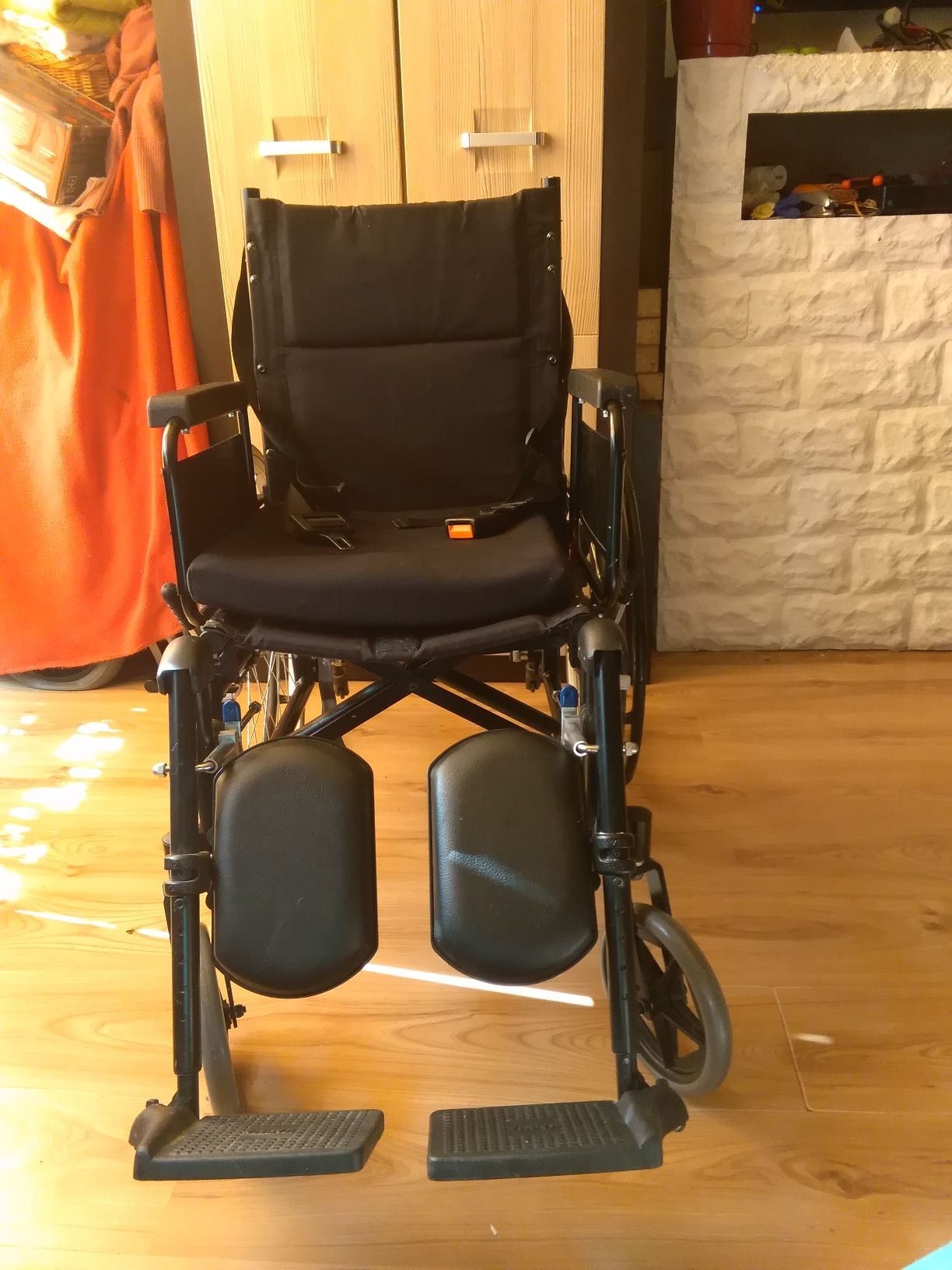 Wózek dla niepełnosprawnej osoby