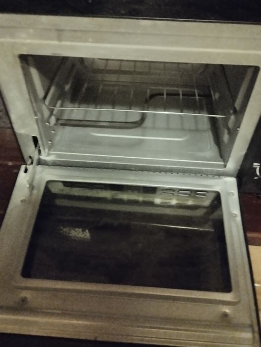 Mały piekarnik elektryczny. Krótko używany