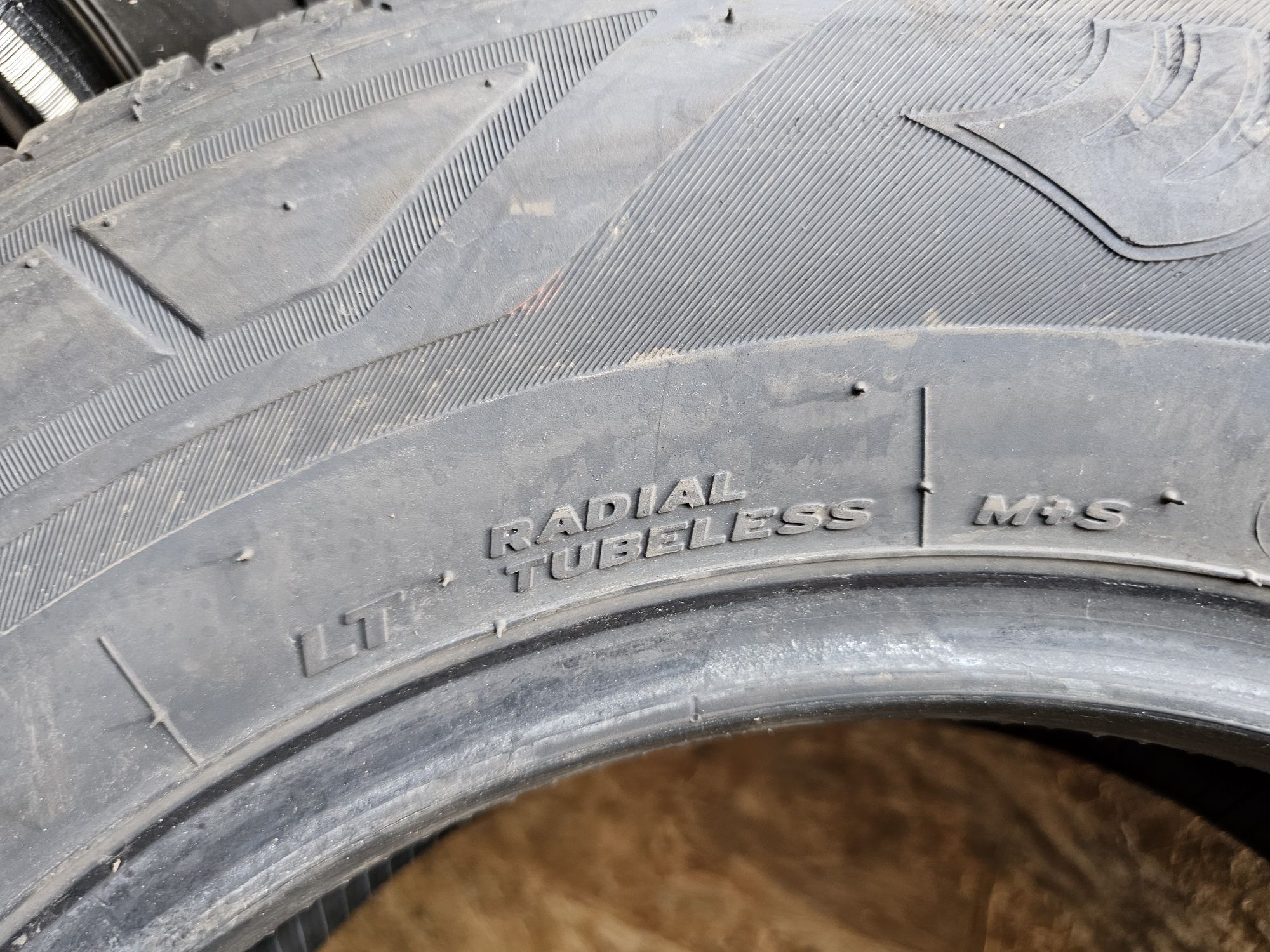 Idealne!!  8mm. 185/80 r14C Hankook Vantra LT   4119
