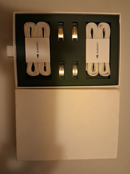 Kit Atacadores + Chapa Dourada e Prateada - LACOSTE - NOVO