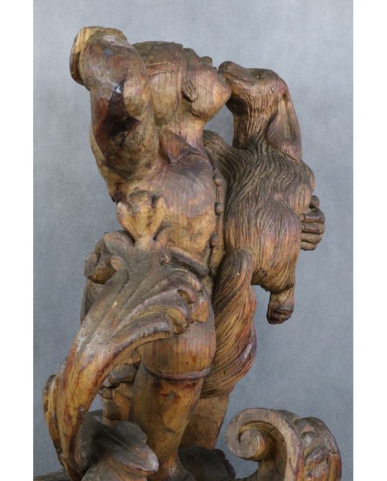 Młodzieniec z psem. Drewno. Rzeźba egzotyczna. XIX wiek.