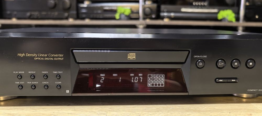 CD-програвач Sony CDP-XE570