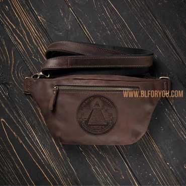 Чоловіча шкіряна сумка бананка з гравіюванням, іменна сумка на плече