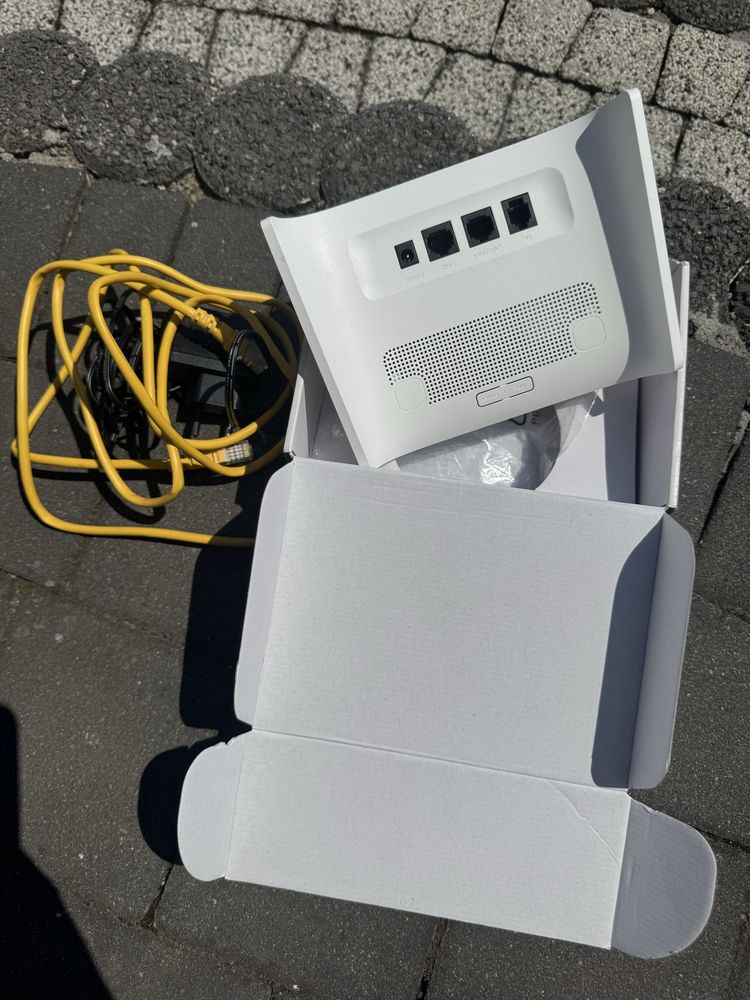 Router TCLLINKHUB HH63V1 + kabel ethernet
