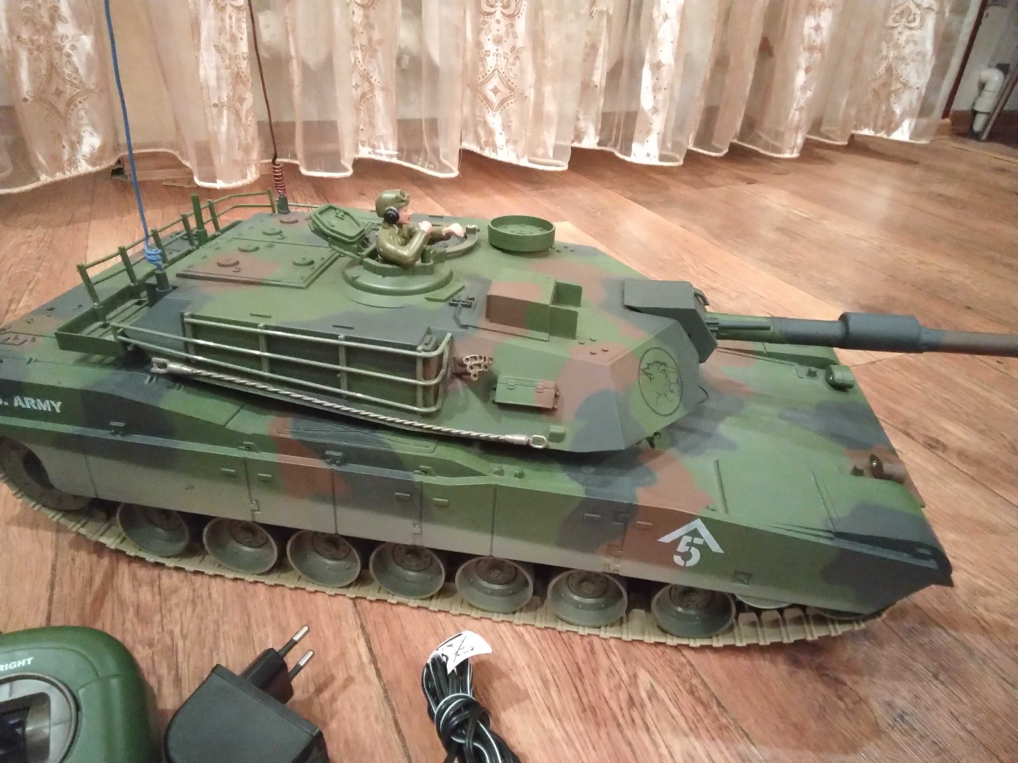 Радиоуправляемый танк "Абрамс M1"
