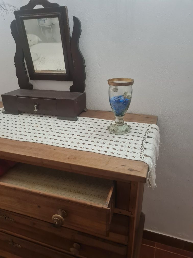 Cómoda de Madeira Maciça com Espelho