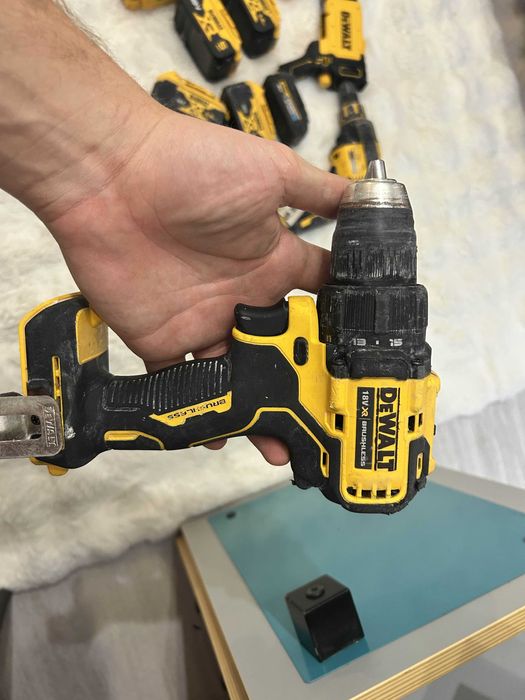 OKAZJA! Dewalt DCD708 – wkrętarka kompaktowa 18V XR, uszkodzona