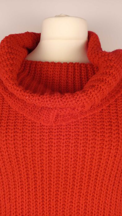 Czerwony ciepły gruby sweter Reserved Basic L