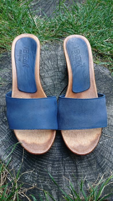 Venezia niebieskie skórzane klapki drewniaki koturny sandałki sandały.