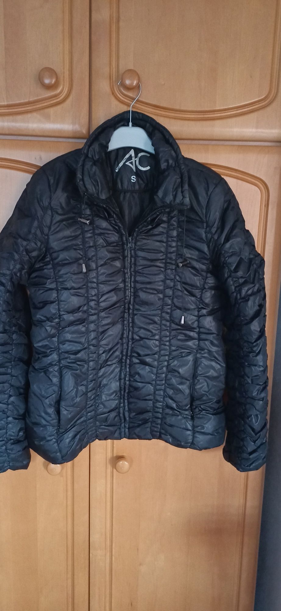 Kurtka  R.  40 ,42  pod pachami szer 48cm
