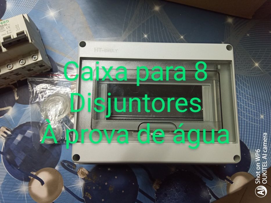 Caixa para disjuntores e porta fusiveis