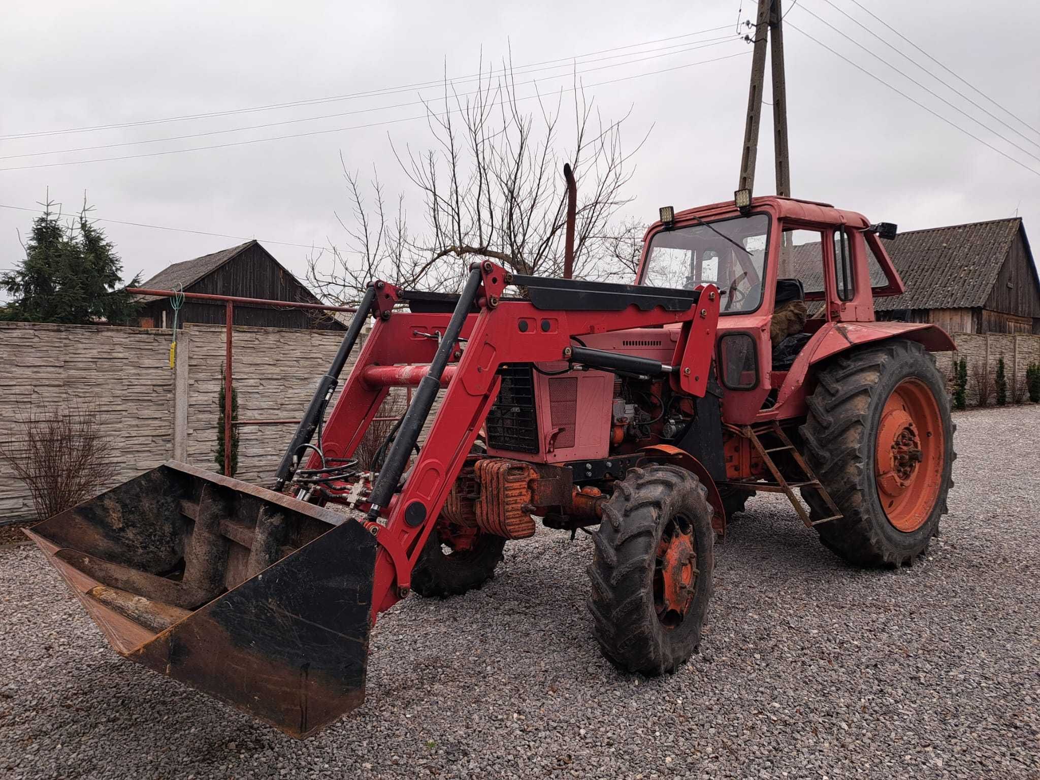 Ciągnik MTZ 82; godny polecenia