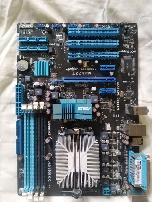 материнская плата ASUS M4A77T. 
Это полноразмерная материнская плата ф