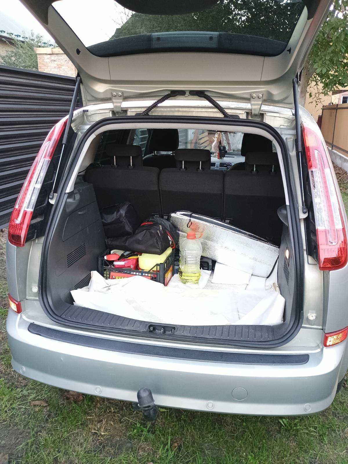 Автомобіль Ford C-MAX