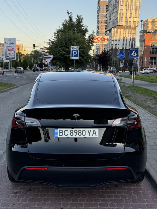 Tesla Y dual motor Long Range
