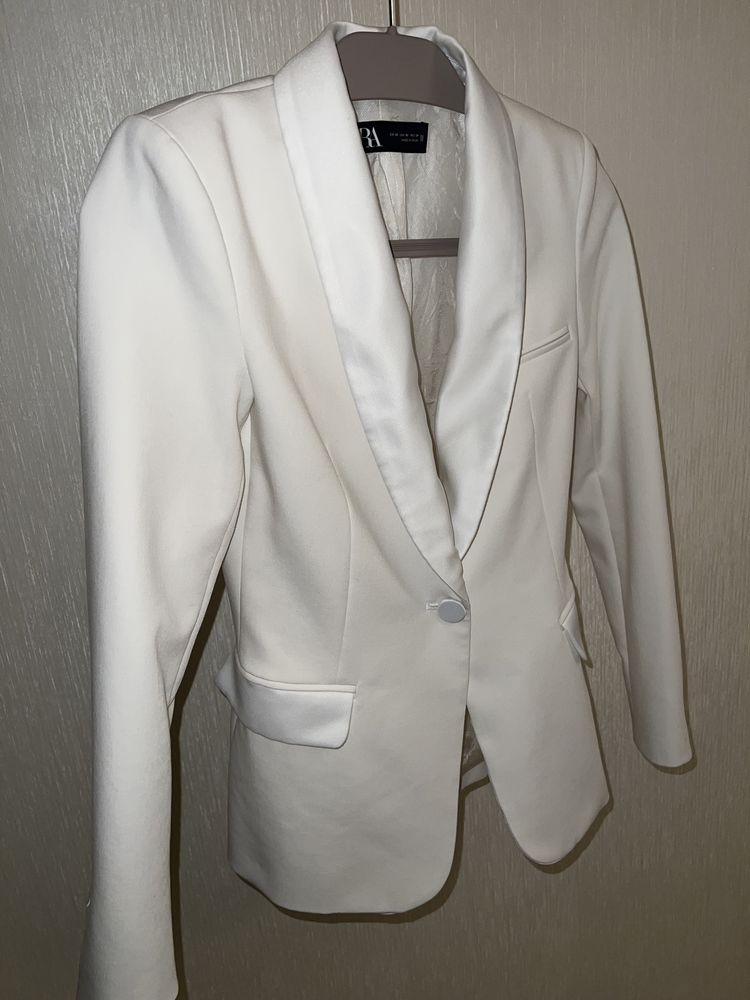 Пиджак женский Zara, с атласными белыми вставками