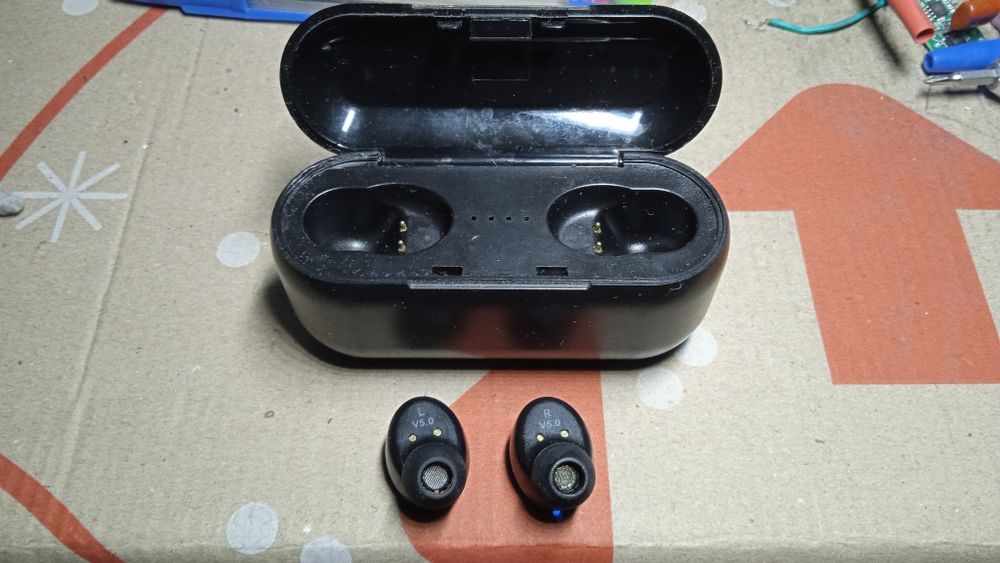 Блютуз наушники.